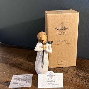 NWT Willow Tree Friendship Figurine